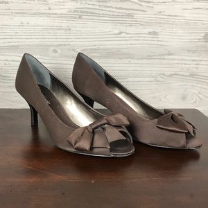 LAST CHANCE!!! kelly & katie | brown bow satin peep toe heels